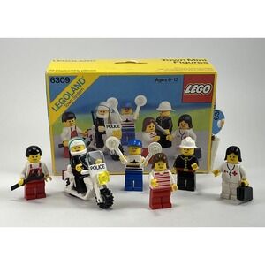 LEGO Town Mini Figures Set 6309  LEGOLAND Nurse Police Repairman Airport Vintage